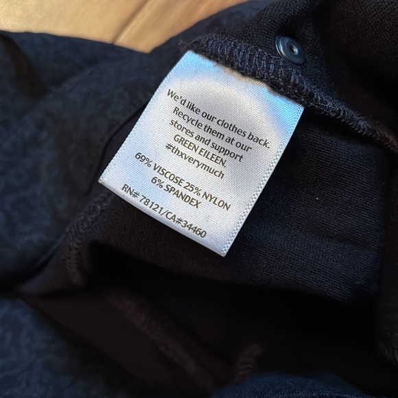 Eileen Fisher women’s size 8 Stylish Black Pants - Strech - great condition - Picture 3 of 4